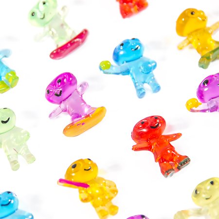 Игрушки в капсулах 28 мм  