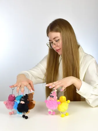 2238G Игрушка "Меховые куколки-брелоки" (12 шт/упак)